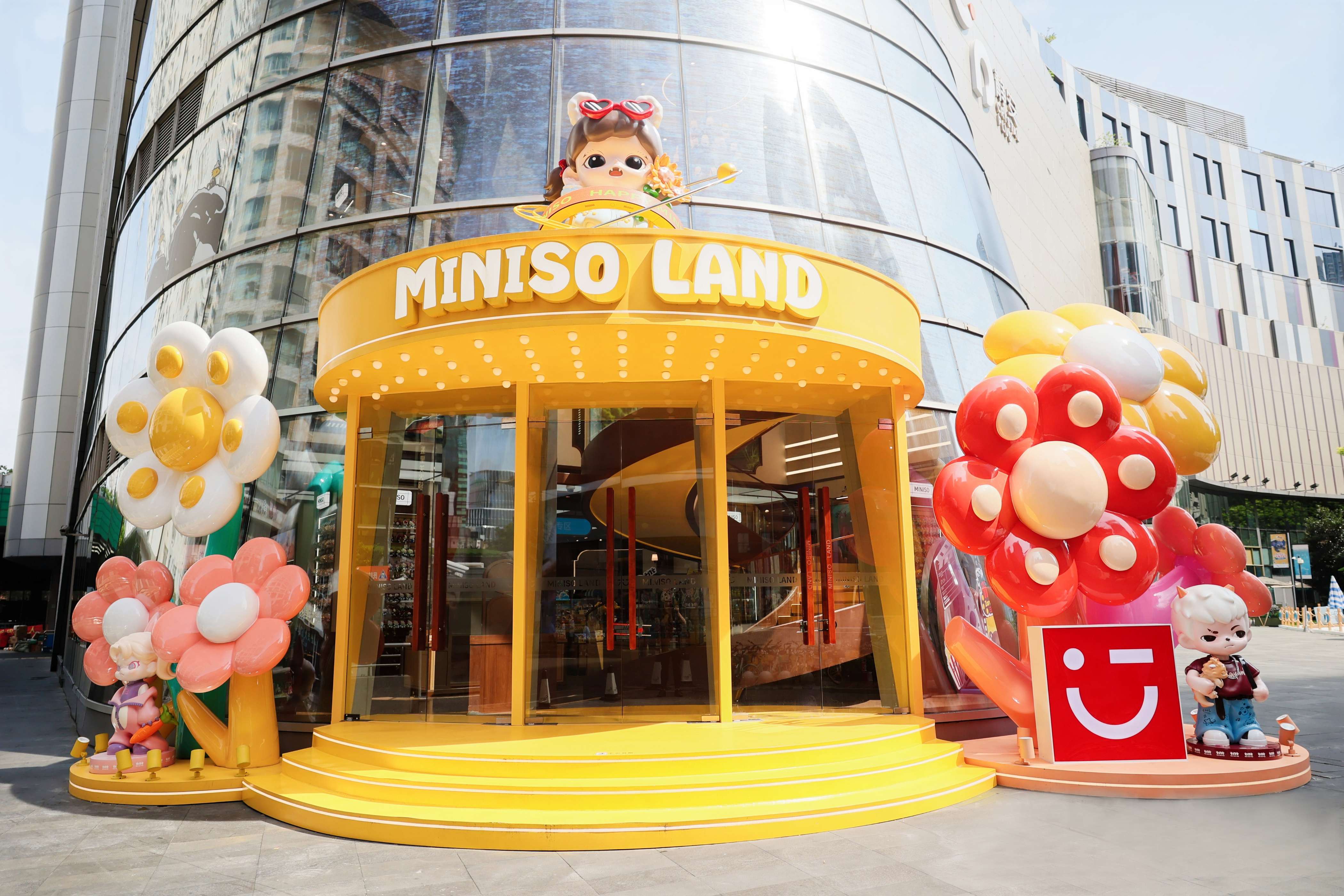 南京 MINISO SPACE 旗艦店の様子