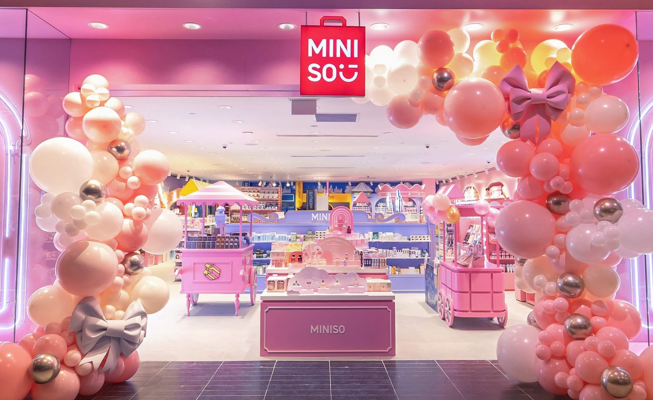 トロント MINISO 店舗の様子