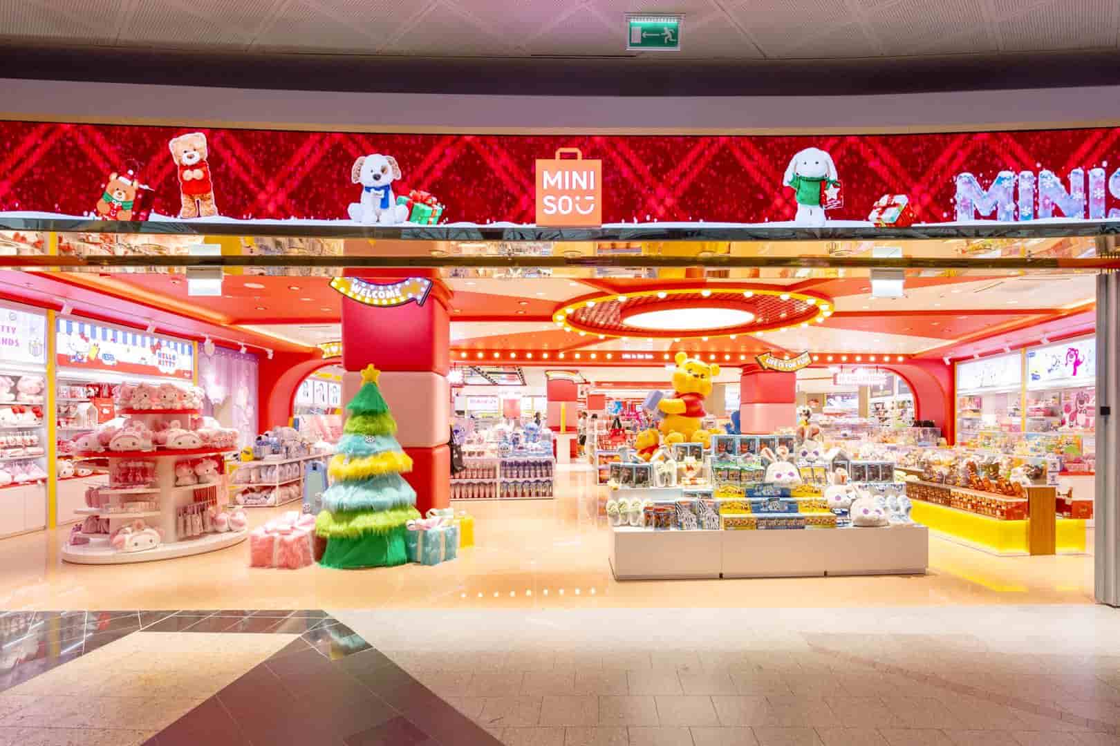 ワルシャワ MINISO Złote Tarasy 店の様子